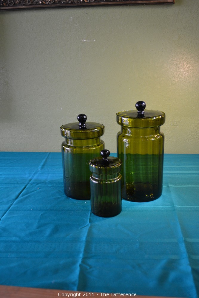 The Difference Auction Sacramento January Estate ITEM Vintage Green