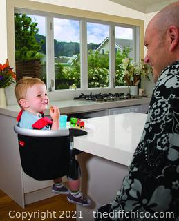($89.99) phil&teds Lobster Clip-On Highchair, Black – Award Winning Portable High Chair – Includes Carry Bag and Dishwasher Safe Tray – Hygienic and Easy Clean – Safe and Secure – Ideal For Home and Travel
