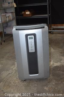 Rolling Air Conditioner =17 1/2in x 15in x 29 1/2in Working 