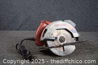 Working Skil Saw
