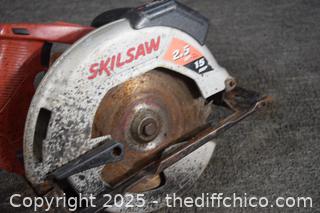 Working Skil Saw