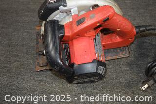 Working Skil Saw