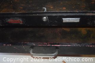 Metal Tool Box - 22in x 10in x 10 1/2in