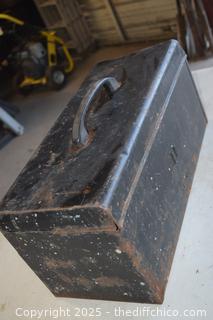 Metal Tool Box - 22in x 10in x 10 1/2in