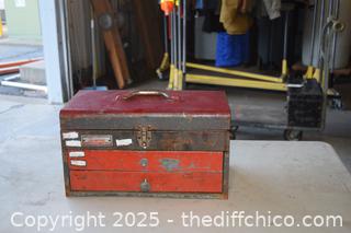 Metal Tool Box - 18in x 10in x 10 1/2in