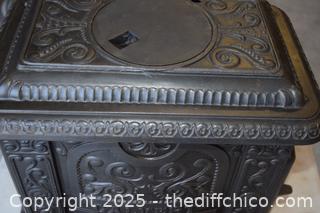 Cast Iron Stove 20 in x 15 in x 19 1/2 in-door 6in x 9in