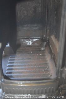 Cast Iron Stove 20 in x 15 in x 19 1/2 in-door 6in x 9in