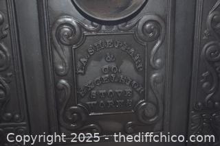 Cast Iron Stove 20 in x 15 in x 19 1/2 in-door 6in x 9in