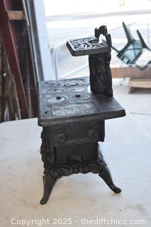 Cast Iron Stove-17 1/2 in x 10 1/2in x 21 1/2in-opening 6 1/2in x 4in