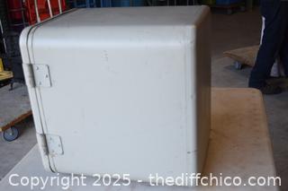 Safe- no combination- unopen - 14 1/2in x 17 1/2in x 17 1/2in