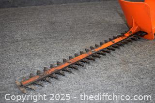 Working Black and Decker 16in Electric Hedger