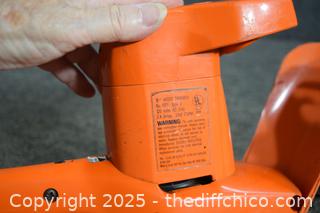 Working Black and Decker 16in Electric Hedger