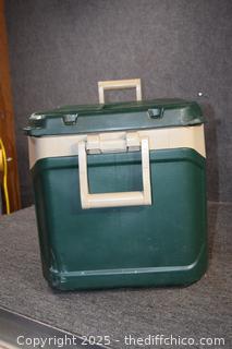 IGLOO Cooler - 23in x 12in x 15in