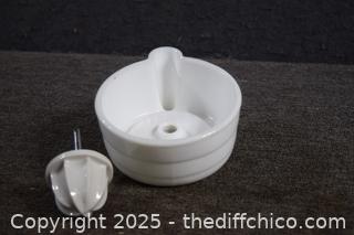 Vintage White Juicer w/ juicer part