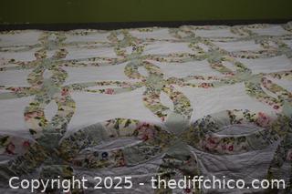 Rose Wedding Ring Quilt plus 2 shams-82in x 80in