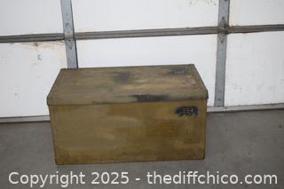 Military Box w/lid-35in x 20in x 18in