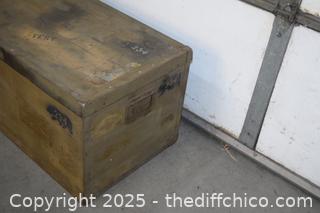 Military Box w/lid-35in x 20in x 18in