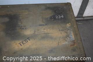 Military Box w/lid-35in x 20in x 18in