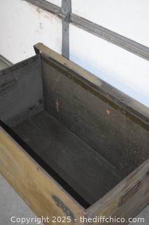 Military Box w/lid-35in x 20in x 18in