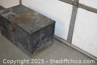 Metal Box w/lock-no key-29in x 17in x 16in