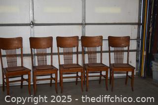 5 Vintage Oak Chairs -18in x 19in x 39in-18in up to seat