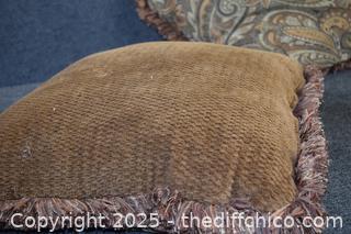 2 Throw Pillows - 18in x 18in