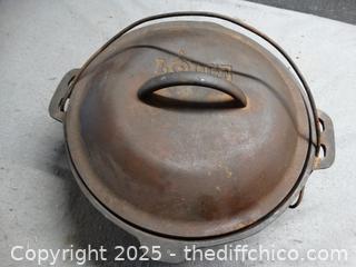 Lodge Cast Iron Pot W/Lid 12"