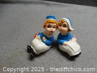Kissing Couple Salt And Pepper Shaker Set
