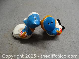 Kissing Couple Salt And Pepper Shaker Set