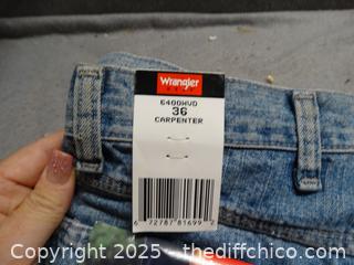 NWT Wrangler Carpenter Jean Shorts 36 "