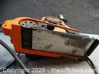 Black & Decker Sander Works