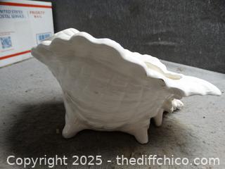 Large White Shell Décor 