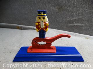 Nut Cracker 