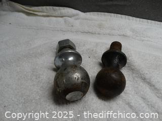 2 Tow Balls 