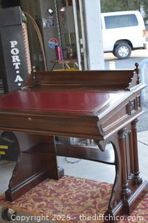 Vintage Desk-39 1/4in x 29in x 38in