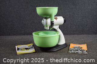 Vintage Working SunBeam MixMaster plus 2 Jadeite Bowl plus Juicer
