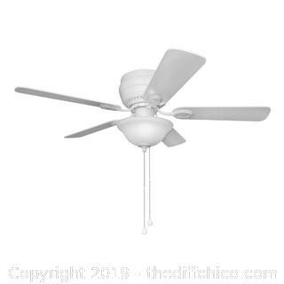 Harbor Breeze Mayfield 44-in White Indoor Flush Mount Ceiling Fan with Light Kit (5-blade) (J8)