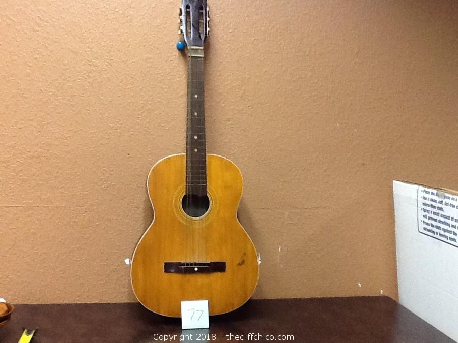 The Difference Auction NORCAL WAREHOUSE AUCTION ITEM Lake Guitar